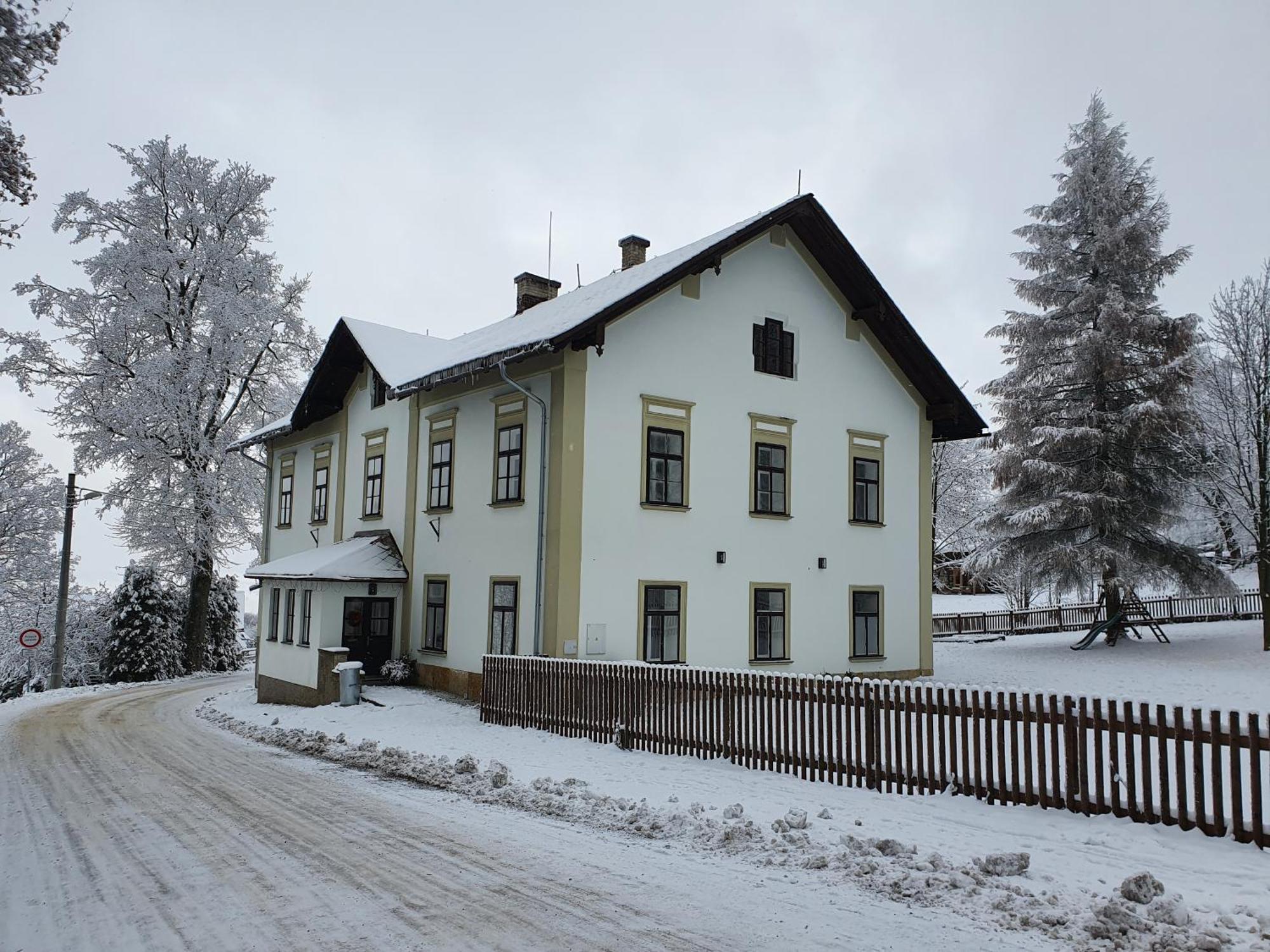 Апарт отель Stara Skola Hedec Кралики Экстерьер фото
